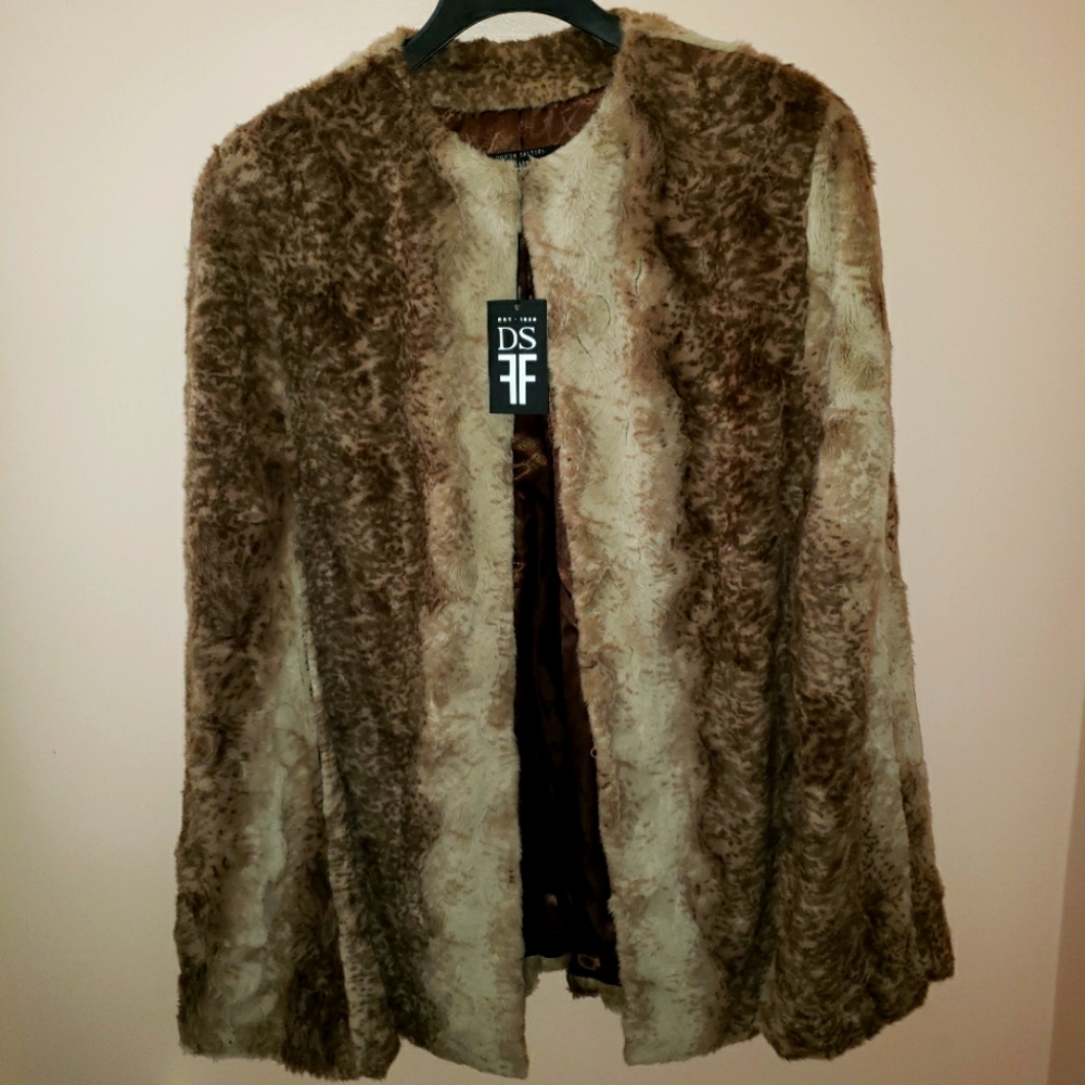 NWT Donna Salyers' Fabulous-Furs Collarless Satin Lined Hook Front Cape, Sz L/XL
